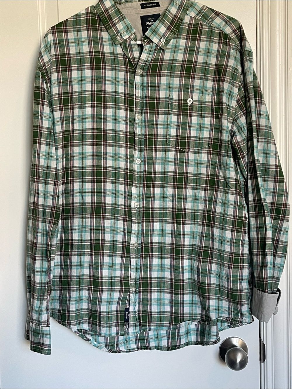 Men's Green Plaid Button-Down Shirt with Chest Pocket